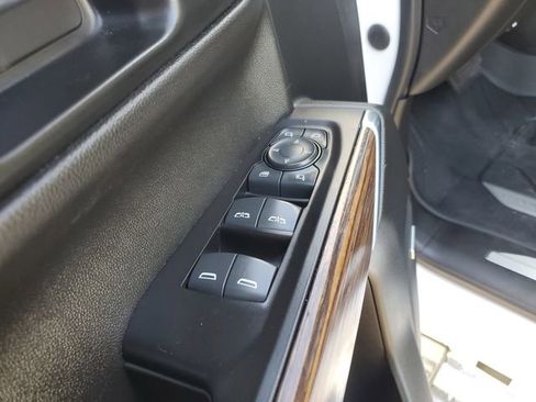 Used 2021 Chevrolet Silverado 1500 High Country w/ Technology Package image 19