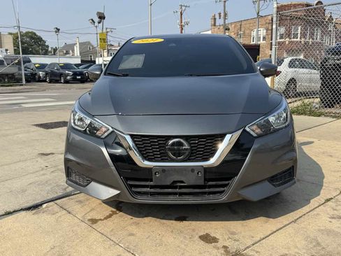 Used 2021 Nissan Versa SV image 2