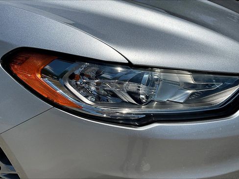 Used 2018 Ford Fusion S image 27