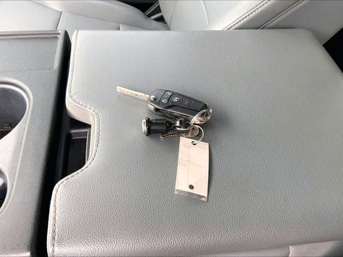 Used 2023 Ford F550 4x4 Crew Cab Super Duty image 14