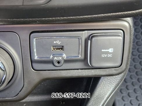 Used 2023 Jeep Renegade Latitude AWD/4WD image 25