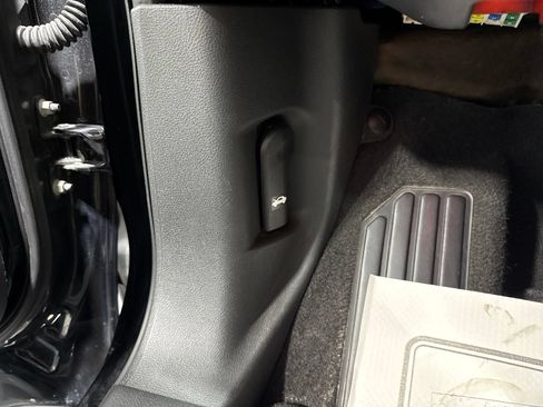 Used 2025 Nissan Pathfinder SL AWD/4WD image 43