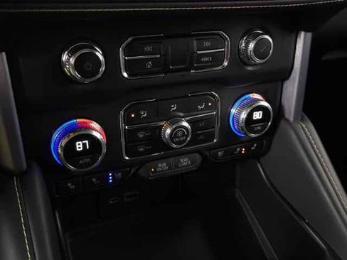 Used 2022 GMC Yukon XL SLT w/ SLT Premium Package image 34