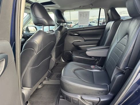 Used 2021 Toyota Highlander XLE image 23
