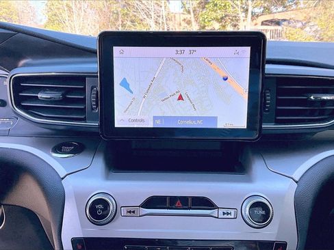 Used 2022 Ford Explorer XLT w/ Equipment Group 202A image 13