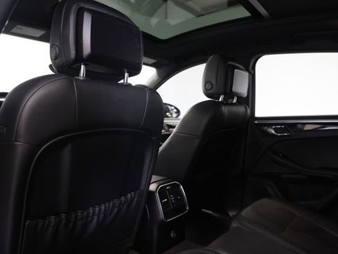 Used 2018 Porsche Macan AWD/4WD image 37