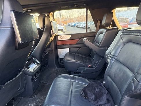 Used 2022 Lincoln Navigator Reserve image 10