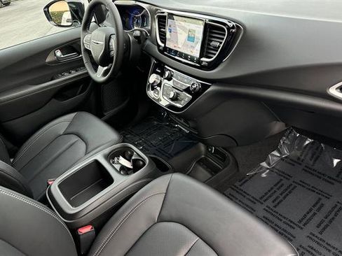 New 2026 Chrysler Voyager LX image 14