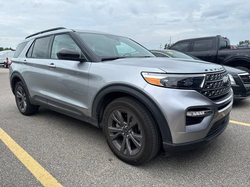 Used 2024 Ford Explorer XLT w/ Equipment Group 202A AWD/4WD image 5