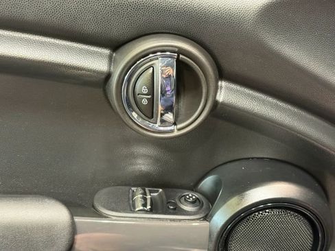 Used 2018 MINI Cooper 2-Door Hardtop FWD image 11