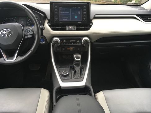 Used 2021 Toyota RAV4 XLE Premium AWD/4WD image 25