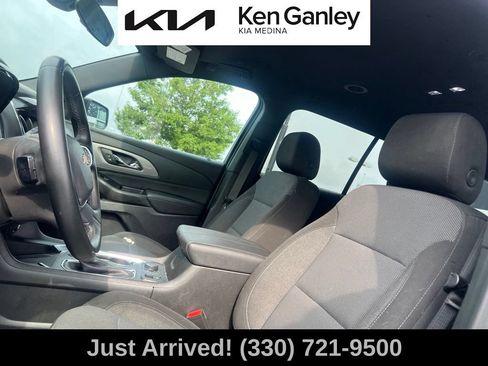 Used 2023 Chevrolet Traverse LT w/ LPO, Floor Liner Package FWD image 11