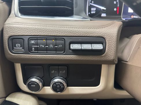 Used 2021 GMC Yukon Denali w/ Denali Premium Package RWD image 27