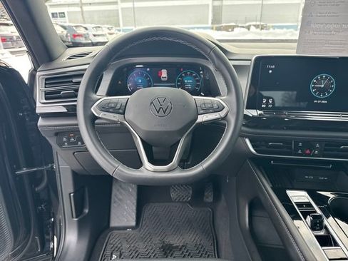 Certified 2025 Volkswagen Atlas Cross Sport SE w/ Panoramic Sunroof Package image 17