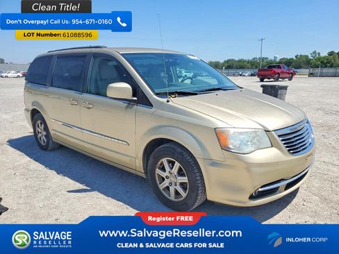 Used 2011 Chrysler Town & Country Touring w/ Entertainment Group #1 FWD image 5