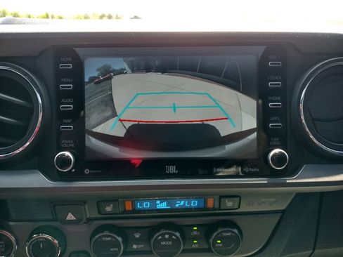 Used 2021 Toyota Tacoma TRD Sport w/ TRD Premium Sport Package AWD/4WD image 4