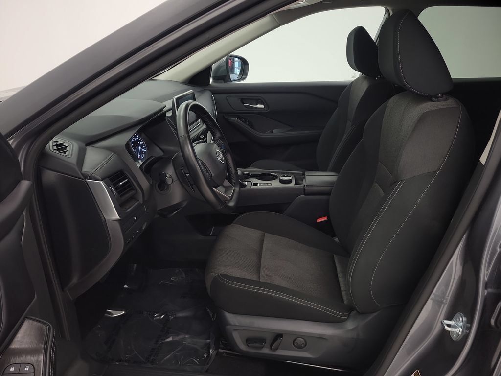Used 2025 Nissan Rogue SV AWD/4WD image 9