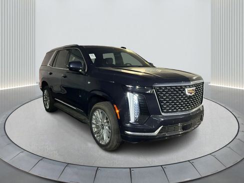 Used 2025 Cadillac Escalade Premium Luxury image 3