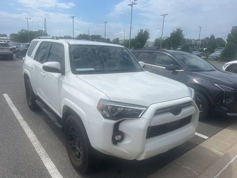 Used 2021 Toyota 4Runner SR5 AWD/4WD image 2