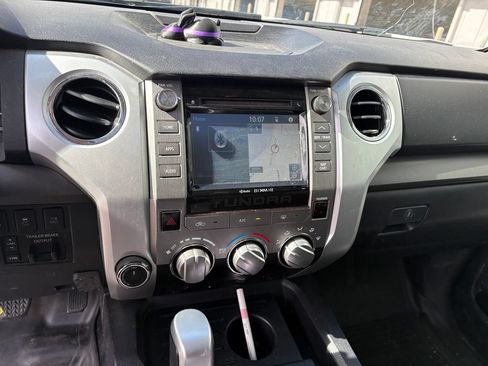 Used 2017 Toyota Tundra SR5 AWD/4WD image 25