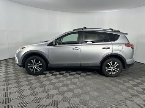 Used 2017 Toyota RAV4 LE FWD image 5