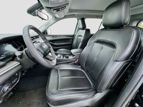 Used 2023 Jeep Grand Cherokee 4WD 4xe image 13