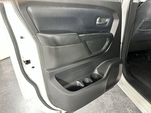 Used 2019 Nissan Titan S AWD/4WD image 30
