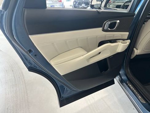 Used 2025 Kia Sorento SX Prestige AWD/4WD image 27