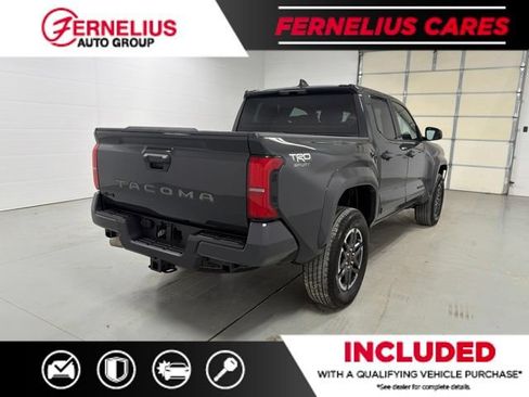 Used 2025 Toyota Tacoma TRD Sport AWD/4WD image 8