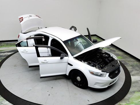 Used 2017 Ford Taurus SEL image 34