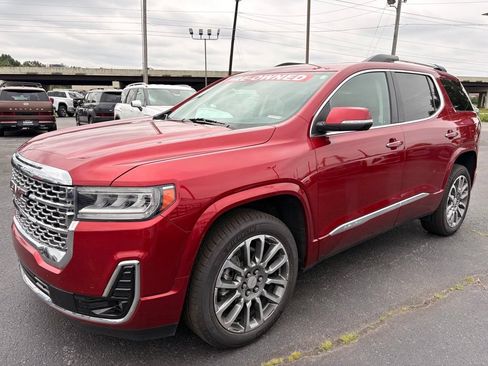 Used 2021 GMC Acadia Denali w/ Denali Technology Package FWD image 3