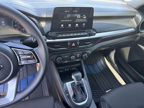 Used 2020 Kia Forte LXS FWD image 27