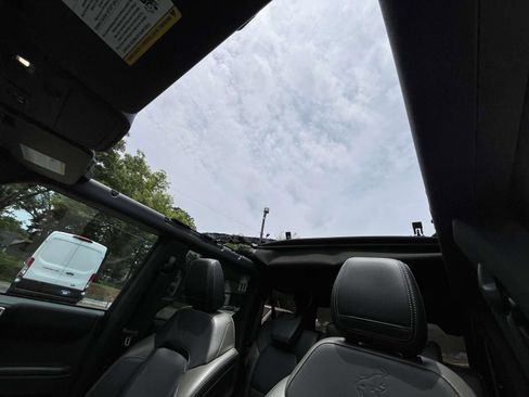 Used 2025 Ford Bronco Outer Banks AWD/4WD image 19