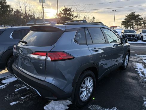Used 2024 Toyota Corolla Cross LE image 7