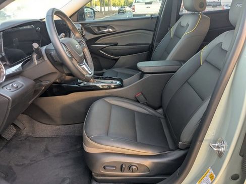 Used 2024 Chevrolet Trax ACTIV w/ Sunroof Package image 14