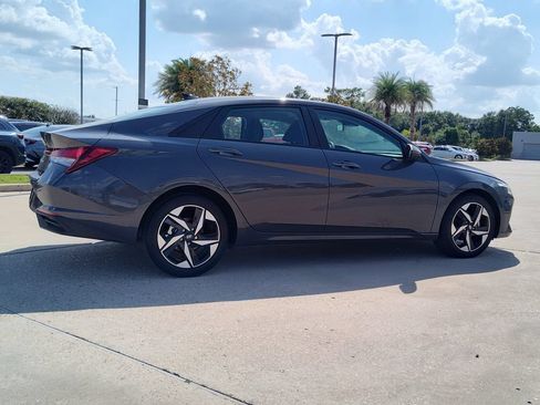Used 2023 Hyundai Elantra SEL w/ Convenience Package FWD image 10