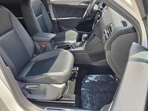 Used 2022 Volkswagen Tiguan SE R-Line FWD image 16