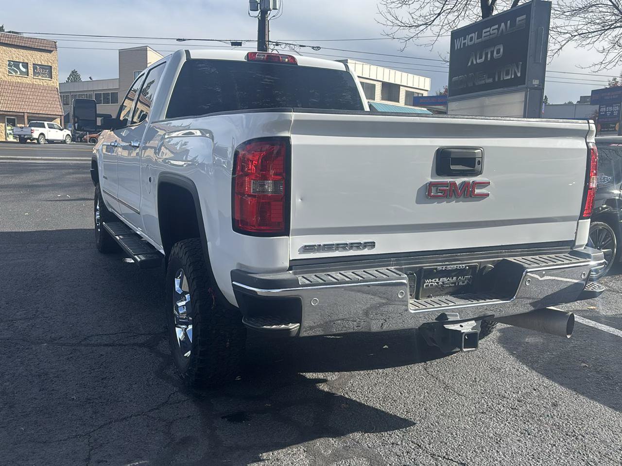 Used 2019 GMC Sierra 2500 SLT w/ Duramax Plus Package AWD/4WD image 4