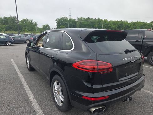 Used 2016 Porsche Cayenne AWD/4WD image 2