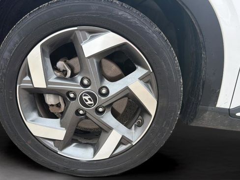 Used 2024 Hyundai Venue Limited FWD image 23