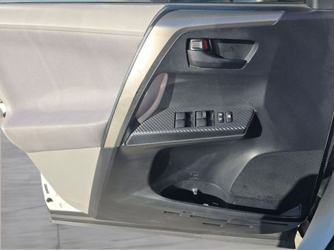 Used 2013 Toyota RAV4 XLE image 9