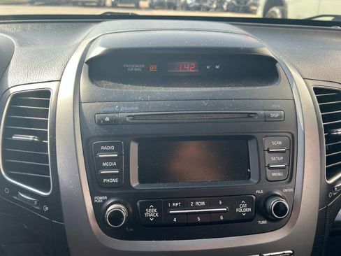 Used 2014 Kia Sorento LX image 13