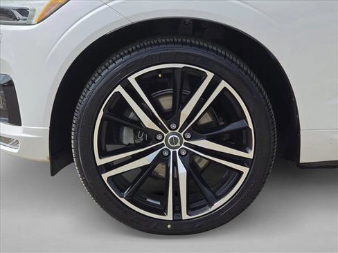Used 2020 Volvo XC60 T5 R-Design image 9