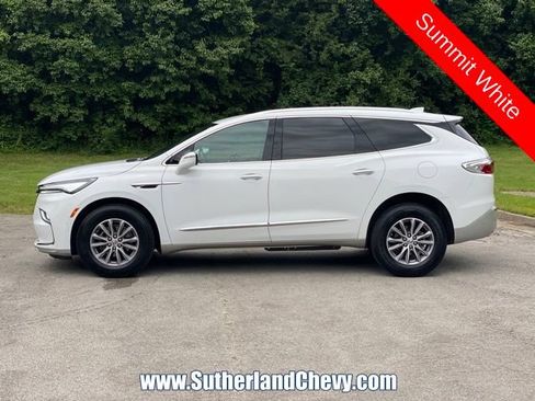 Used 2024 Buick Enclave Essence FWD image 4