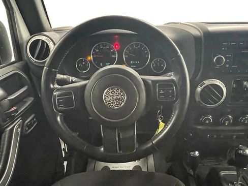 Used 2018 Jeep Wrangler Unlimited Rubicon AWD/4WD image 14