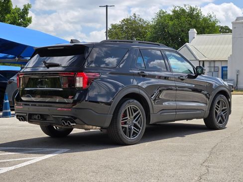 Used 2025 Ford Explorer ST AWD/4WD image 3