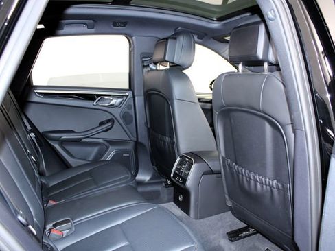 Certified 2023 Porsche Macan AWD/4WD image 25