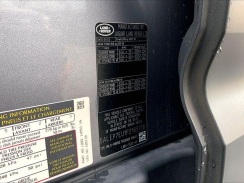 Used 2023 Land Rover Defender 110 SE image 32