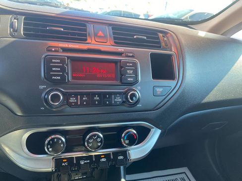 Used 2013 Kia Rio EX image 19