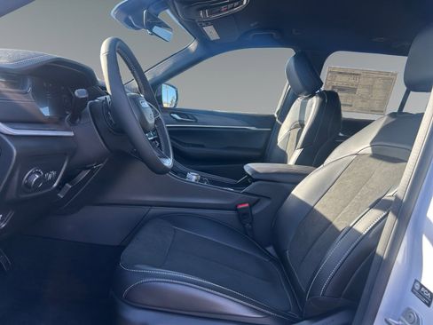 New 2026 Jeep Grand Cherokee Altitude RWD image 9